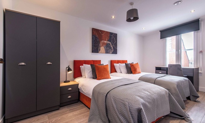 Basingstoke Apartamento | Central 2 Bed Apt - Shops, Dining & Trains Nearby