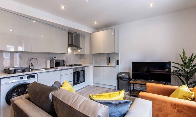 Basingstoke Apartamento | Central 2BR Apt Basingstoke Near Shops & Transport