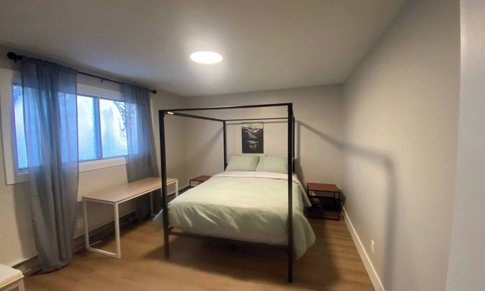 Southwest Edmonton Apartamento | Central 2br Near University And Whyte Ave