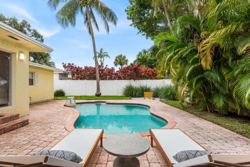 Garden Isles Casa | Central 4BD Getaway - Pool - Games - Beach Nearby