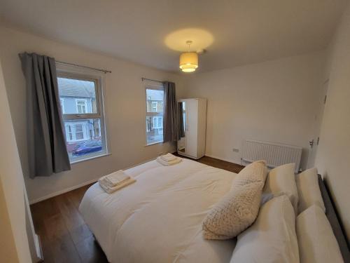 Tooting Apartamento | Central 5BR Retreat - Walk to Tube, Explore London