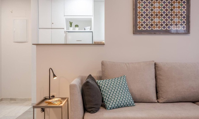 Cervantes Apartamento | Apartamento céntrico y moderno con Parking y WIFI GRATIS - Congresos