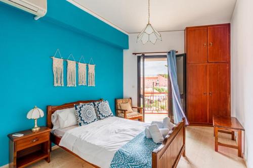 Poros Apartamento | Central Apartment for 4 by Alecos Studios