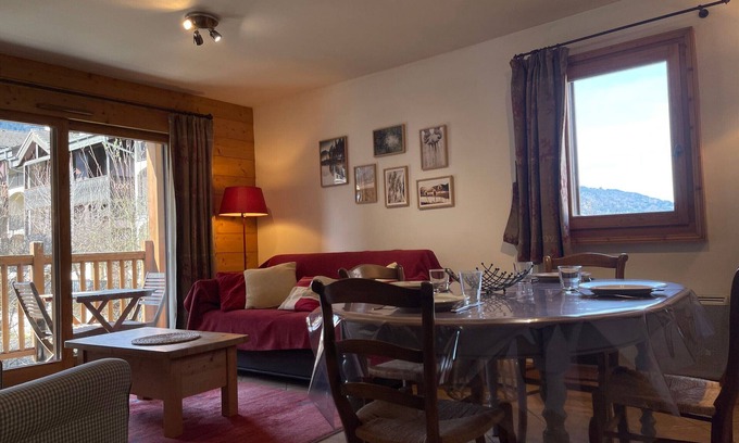 Samoens Apartamento | Apartamento céntrico y tranquilo con balcón, WiFi, parking y acceso a ski bus