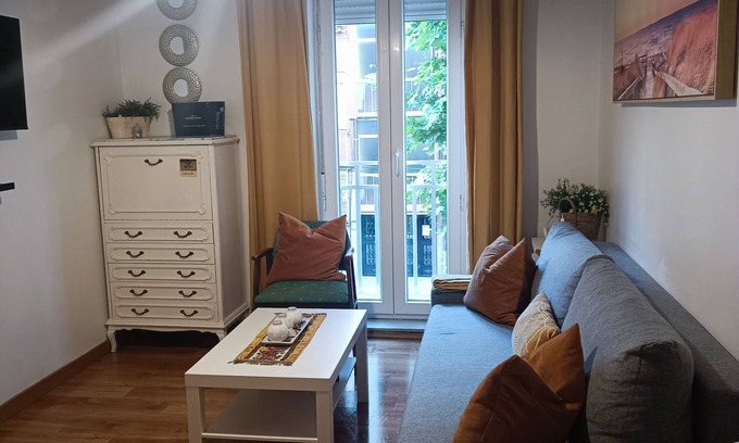 Moncloa-Aravaca Apartamento | Céntrico piso de 3 habitaciones ,Casa de Campo, Zoo, aparcamiento.