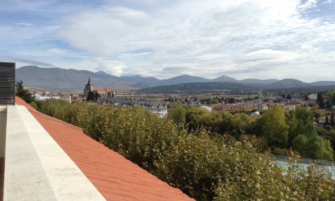 El Espinar Condominio | Piso Céntrico con excelentes vistas en El Espinar