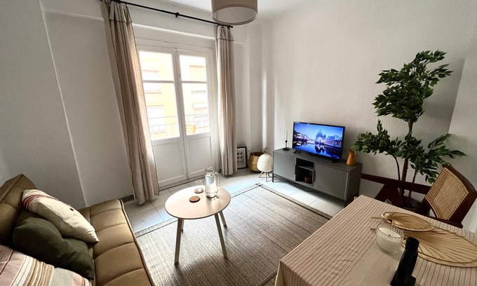 Penya-roja Apartamento | Central Apt with Balcony - City Center, Turia Park, City of Arts 5 min walk