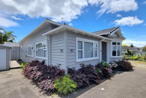 Greenlane - Ellerslie Casa | Central Auckland 5-Bedroom Villa with Free Parking
