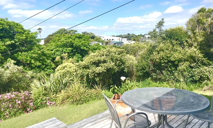 Oneroa Cabaña | Central Beach Cottage Oneroa Village best of both worlds so close to everything!