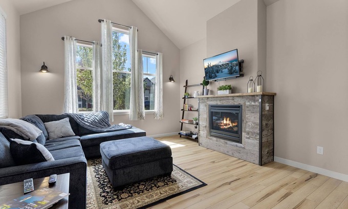 Old Farm District Casa | Central Bend 3BR | Pet-Friendly | 30+ Day Stay