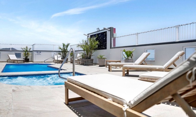 Parramatta Park Apartamento | Central Cairns Studio with Rooftop Pool, City Views & Secure Parkin