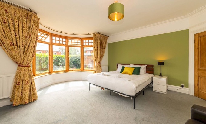 Caversham Apartamento | Central Caversham/Traditional English House | Pass the Keys