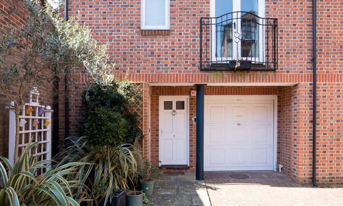 Chichester Casa | Central Chichester 3bd Mews House For Up To 6!