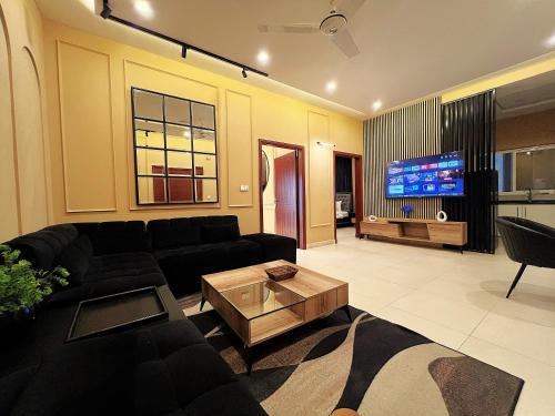 Bahria Town Apartamento | Central City 2BHK by StayMehman
