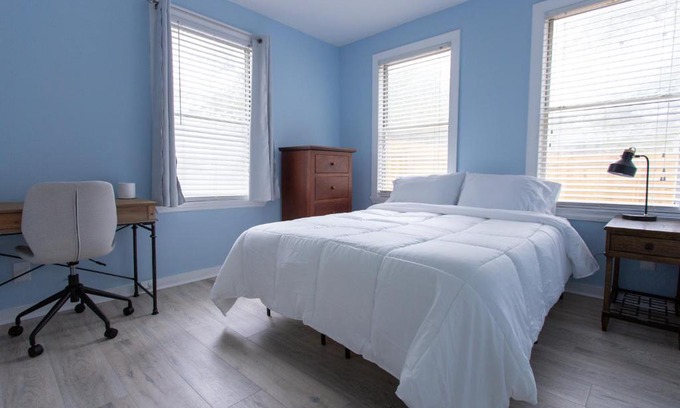 Jacksonville Beach Casa | Central & Comfortable Home Walk to the Beach!