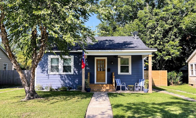 Lafayette Cabaña | Central Cottage w/ Grill, 1 Mi to Cajun Field