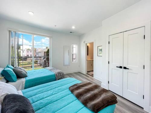Northeast Casa | Central DC APT , City Skyline View , Close to All