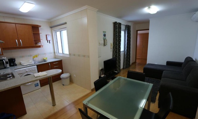 Ponta Delgada Apartamento | Central Downtown Apartment