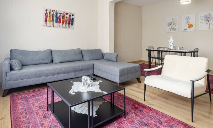 Mecidiyekoy Apartamento | Superb Flat Close to Shopping Malls in Mecidiyekoy