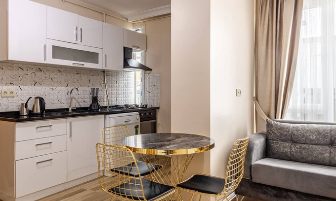 Mecidiyekoy Apartamento | Central Flat Near Metro and Trump Mall in Sisli