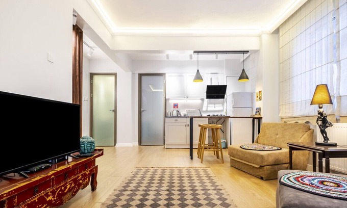 Gayrettepe Apartamento | Central Flat with Backyard in Besiktas-1