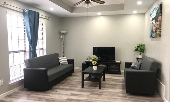 Frisco Casa | Central Frisco-Full renovated cozy&nice half duplex 3bed|2bath free wifi&parking