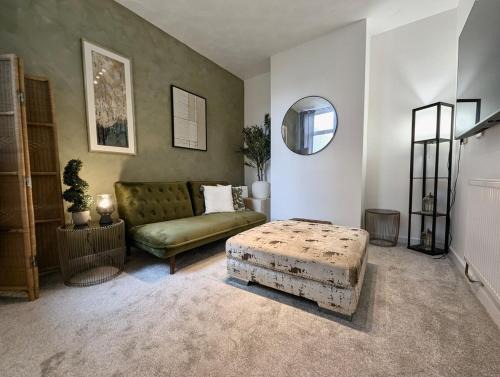 Portsmouth Casa | Central Home in Portsmouth Sleeps 10