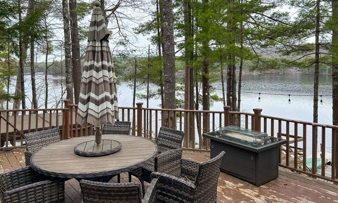 Pine River Pond Casa | Central lakefront house with private hot tub, dock, patio bar, & beach access