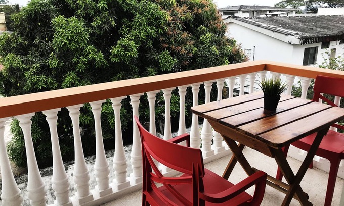 Barrio Urdesa Apartamento | Central LArge Apartment in Urdesa, Free yoga space and Parking