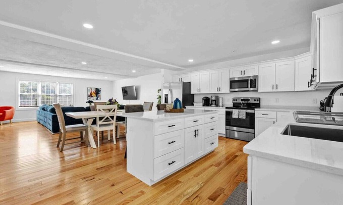 Worcester Casa | Central Location, 3 Bedroom Luxury Townhouse
