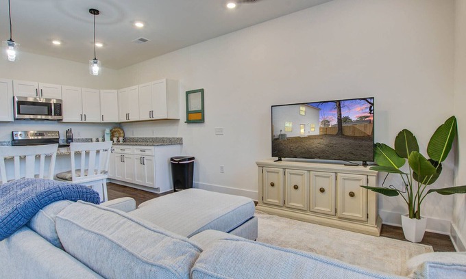Hanahan Casa | Central location - Dog Friendly w/ YARD! #3