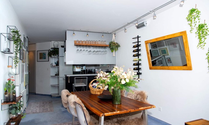Davos Apartamento | Central location! Modern and secret apartment.