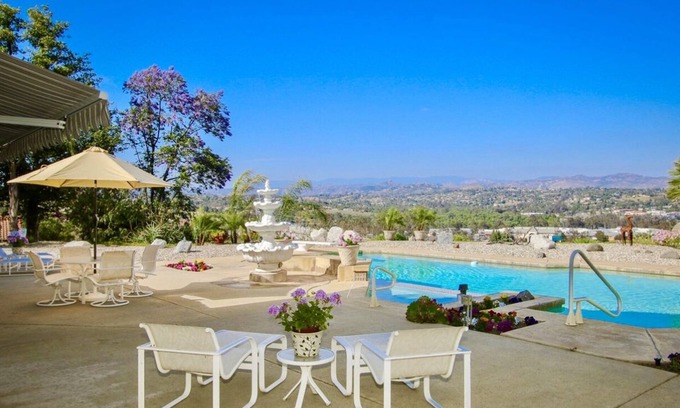 Kit Carson Casa | Central Location, Spectacular Views, Pool, Hottub