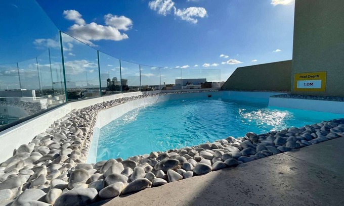 San Gwann Apartamento | ★ Central LUX Apartment ★ w/ POOL & 20m² terrace ➞