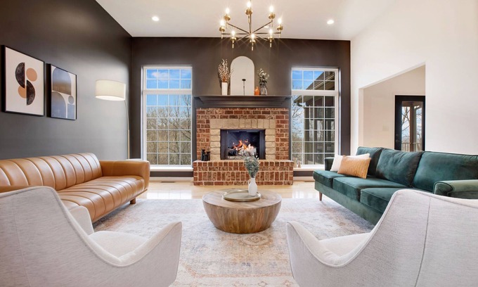Augusta Casa | Central Luxe 5br Home - Hot Tub & Views - 🥂 🍷