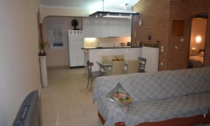 Paralia Ofryniou Apartamento | Central Luxury Apartment next to the Beach