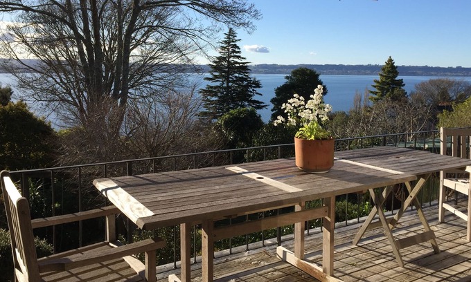 Kawaha Point Casa | CENTRAL, MODERN, MAGNIFICENT LAKE VIEW, 3 BATHROOMS. SLEEPS 10. PET FRIENDLY.