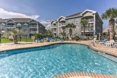 Central Myrtle Beach Apartamento | Central Myrtle Beach Condo with Golf Course View!
