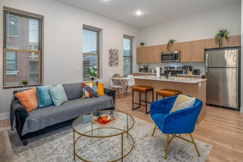 Over-the-Rhine Apartamento | Central Over-the-Rhine, 3 Lux Queen Beds, Steps to TQL, Findlay Market & Light Rail, Fast Wifi, Sleeps 7ppl