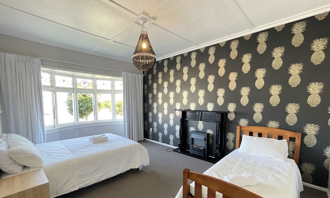 Petone Casa | Central Petone, 5 minutes walk to the beach