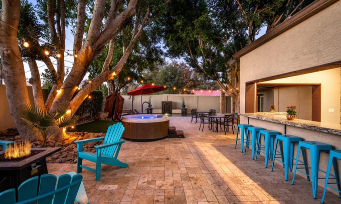 Alhambra Casa | Central Phoenix Hot Tub Swimming Cantina Firepit Pet Friendly