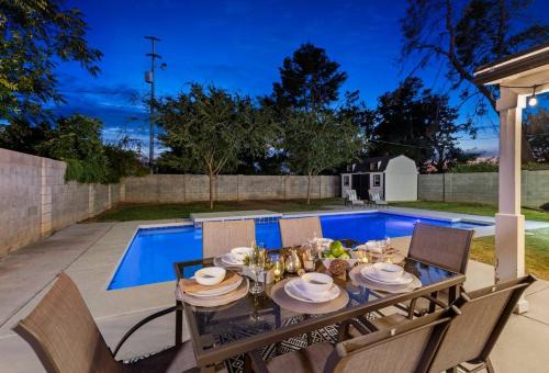 Camelback East Casa | Central Phx Cottage With Free Private Heated Pool!