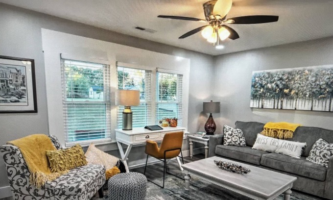Lebanon Casa | Central Retreat A, NEW Family & Pet Friendly