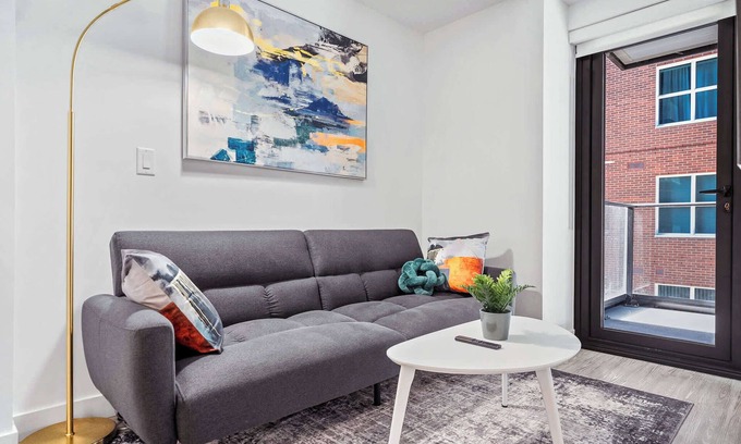 Eau Claire Apartamento | Central River Luxe, Gym