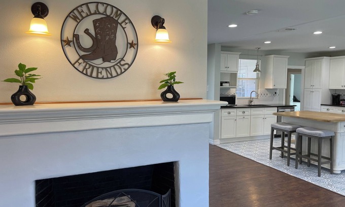 Terrell Hills Casa | Central SA Near Downtown & Zoo