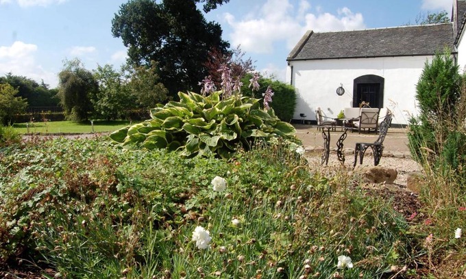 Strathaven Casa | Central Scotland Country Side With Outdoor Bbq Hut
