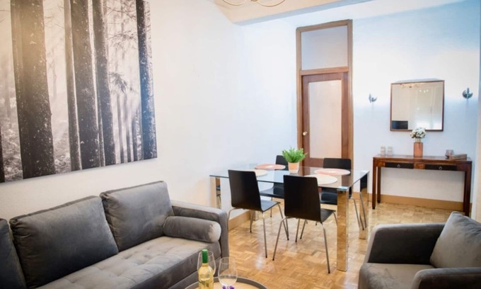 Moncloa - Arguelles Apartamento | ★Central & Spacious Apartment★Family, Friends & Couples 3BD