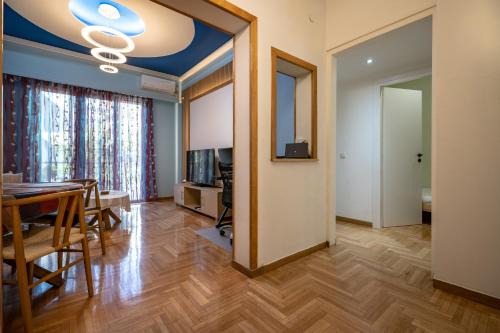 Mousio Apartamento | Central Spot 2-Bedroom Apt by ΜΡS