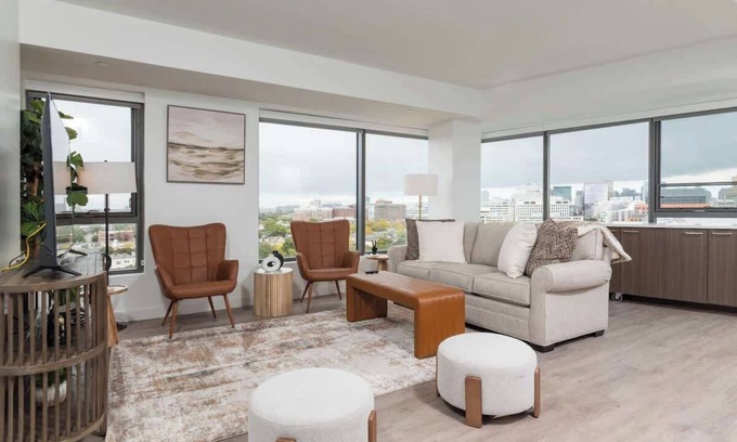 Central Square Apartamento | Central Square 2BR Condo near Harvard & MIT Spacious Gym & Work