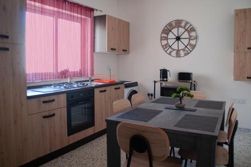 Bugibba Apartamento | Central Two Bedroom Apartment in Bugibba